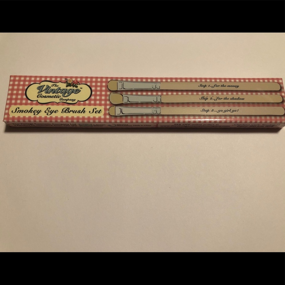 The Vintage Cosmetic Smokey Eye Brush Set